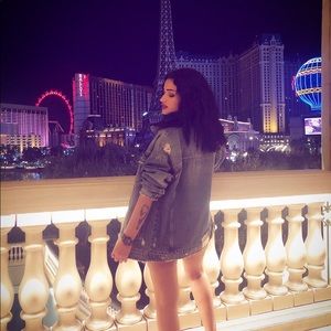 Meet your Posher, Dina